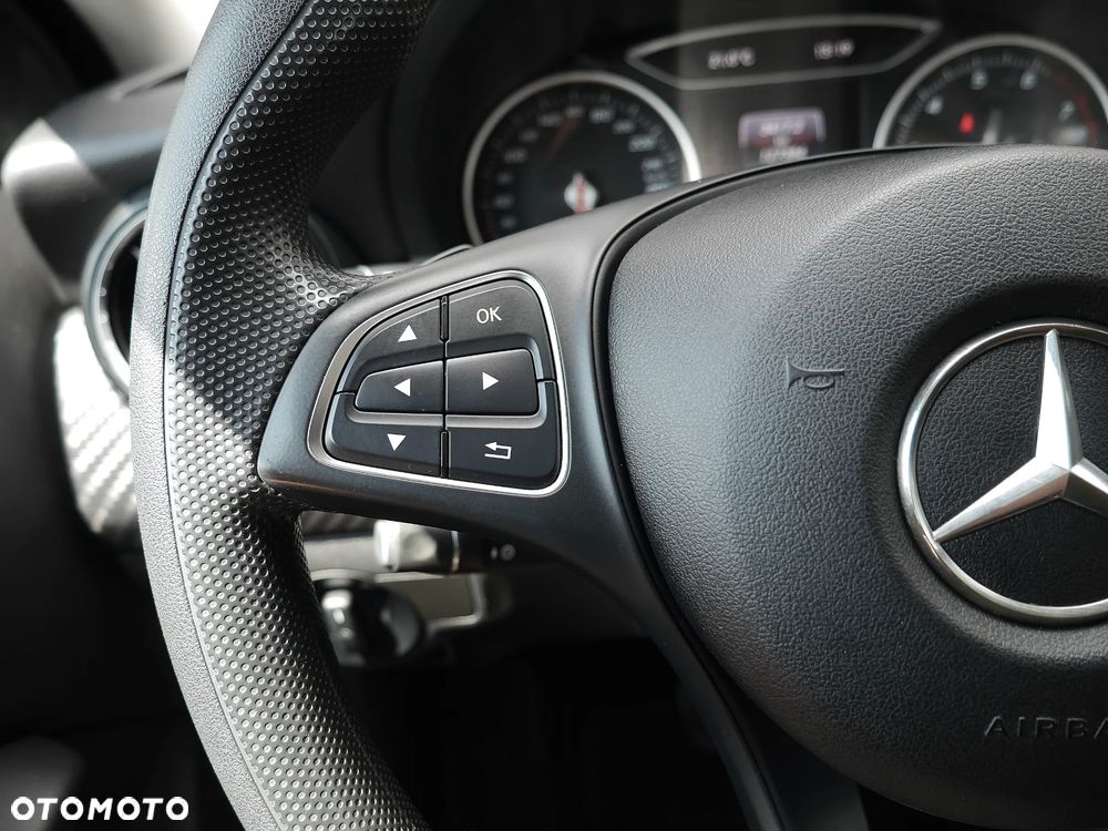 Mercedes-Benz GLA 180 7G-DCT - 16