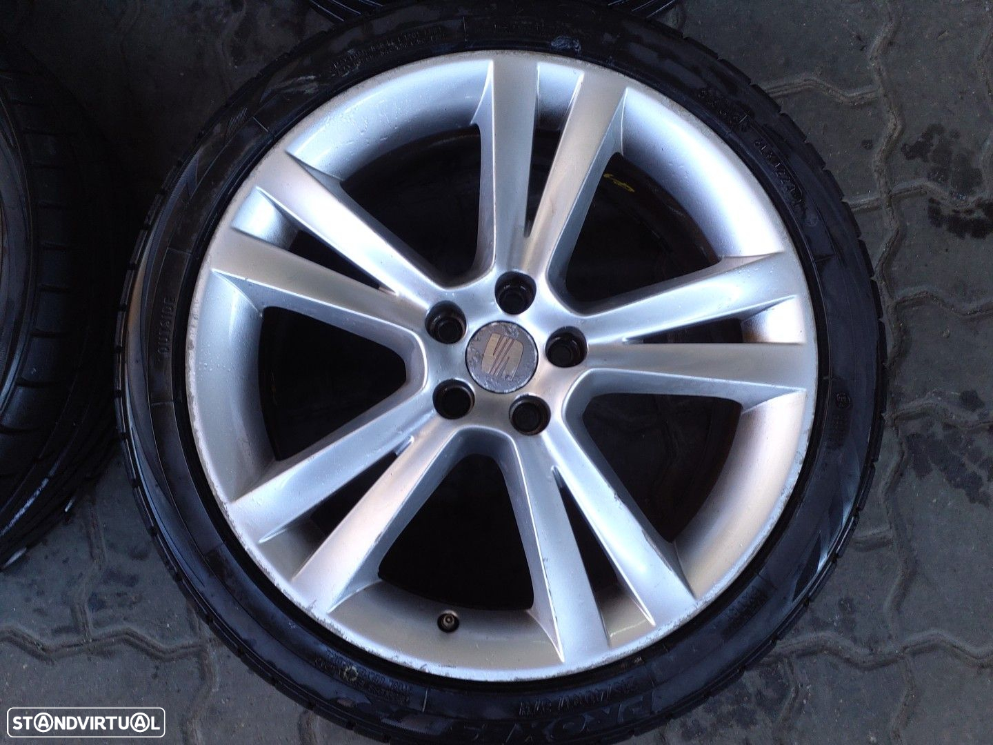 Jantes SEAT R17 com pneus 215/40 furação 5x112 - 3