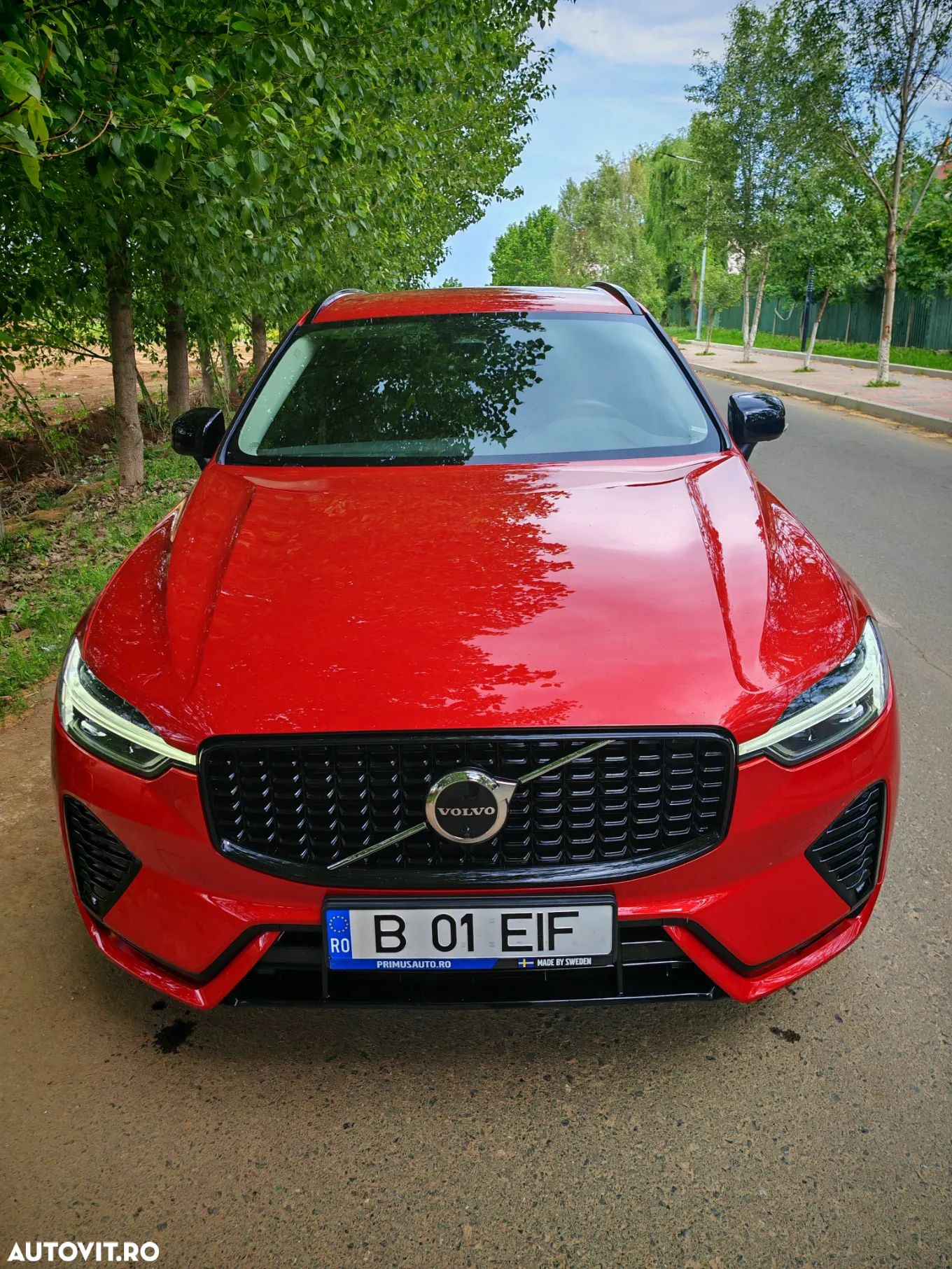 Volvo XC 60 B4 MHEV AT AWD Plus Dark - 1