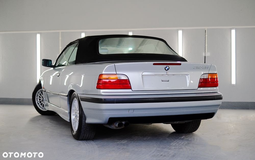 BMW Seria 3 323i - 14