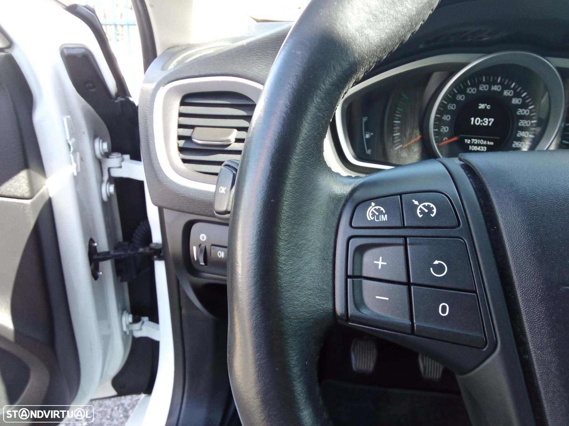 Volvo V40 2.0 D2 Momentum - 18