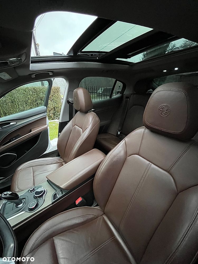 Alfa Romeo Stelvio 2.0 Turbo TI Q4 - 9