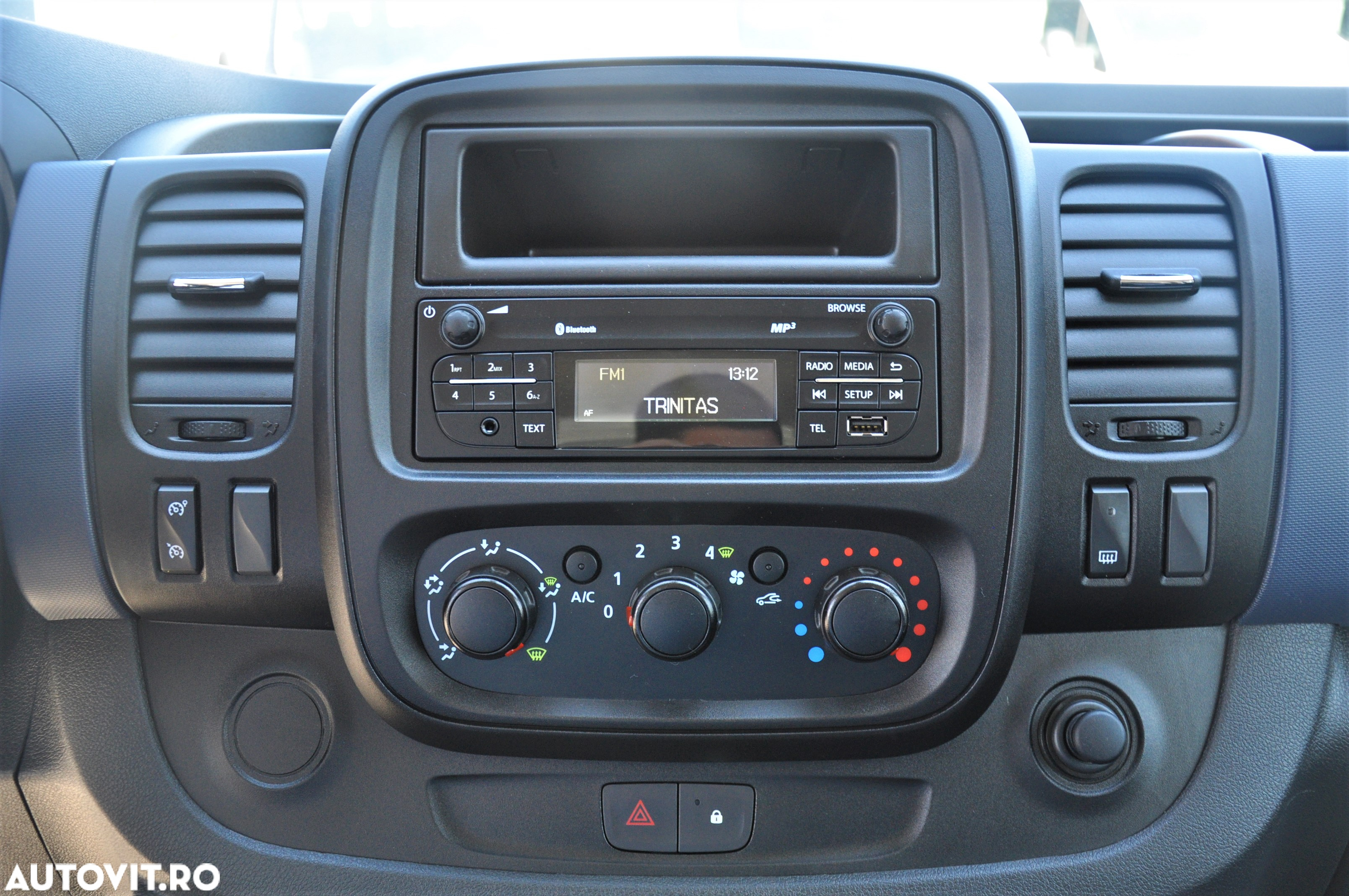 Opel Vivaro Furgon 3 Locuri - 17