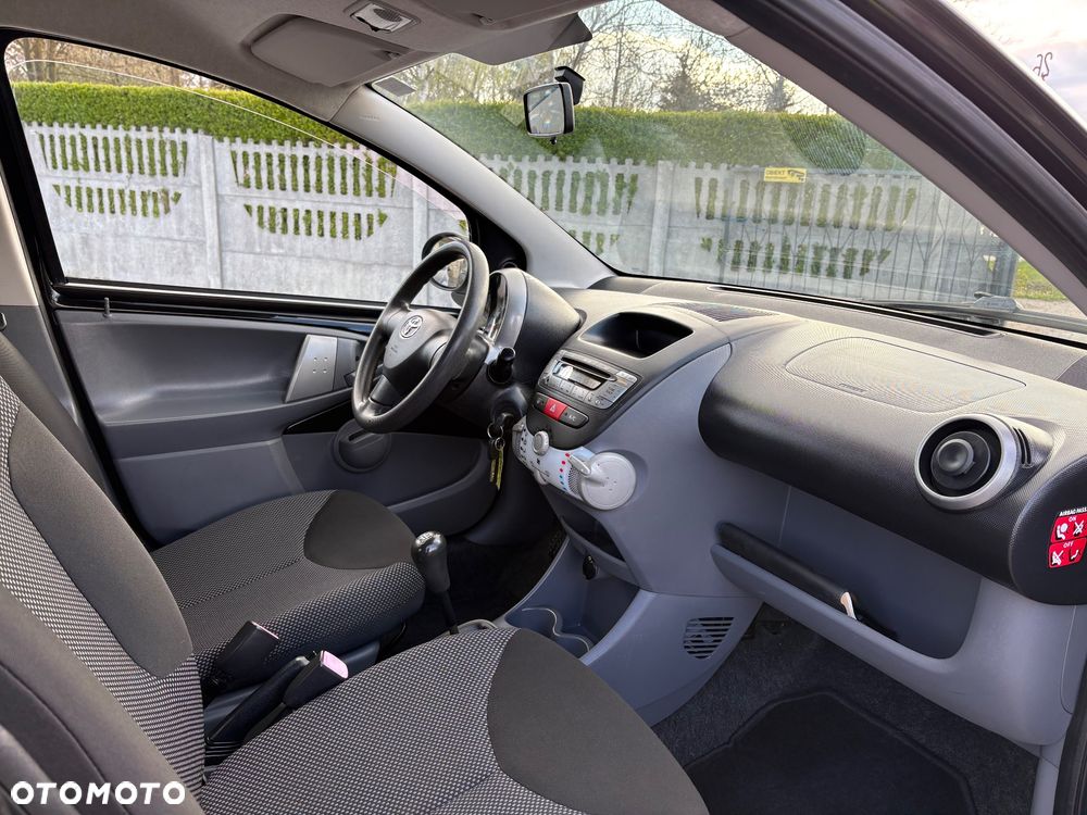 Toyota Aygo Cool - 27
