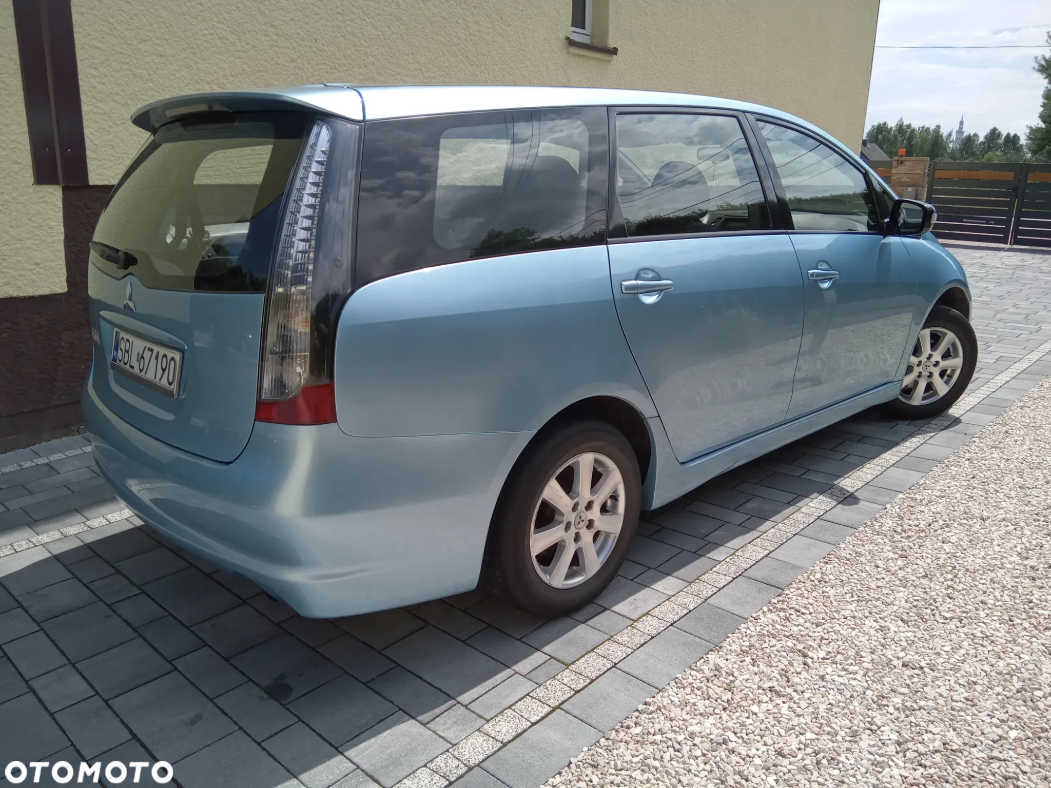 Mitsubishi Grandis - 2