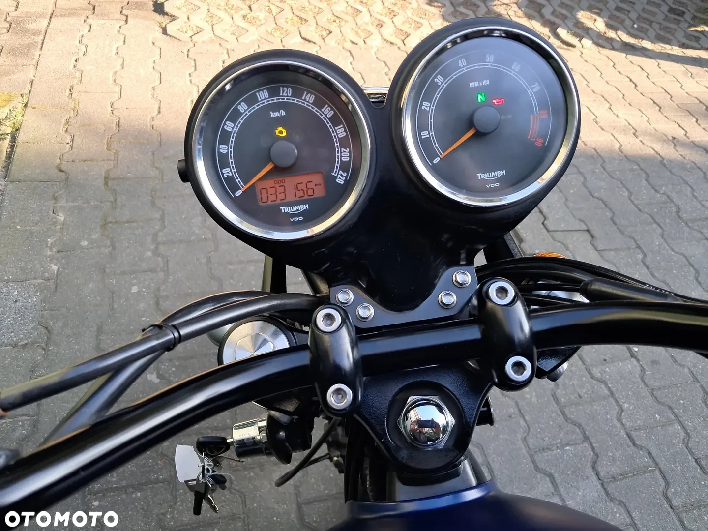 Triumph Bonneville - 3