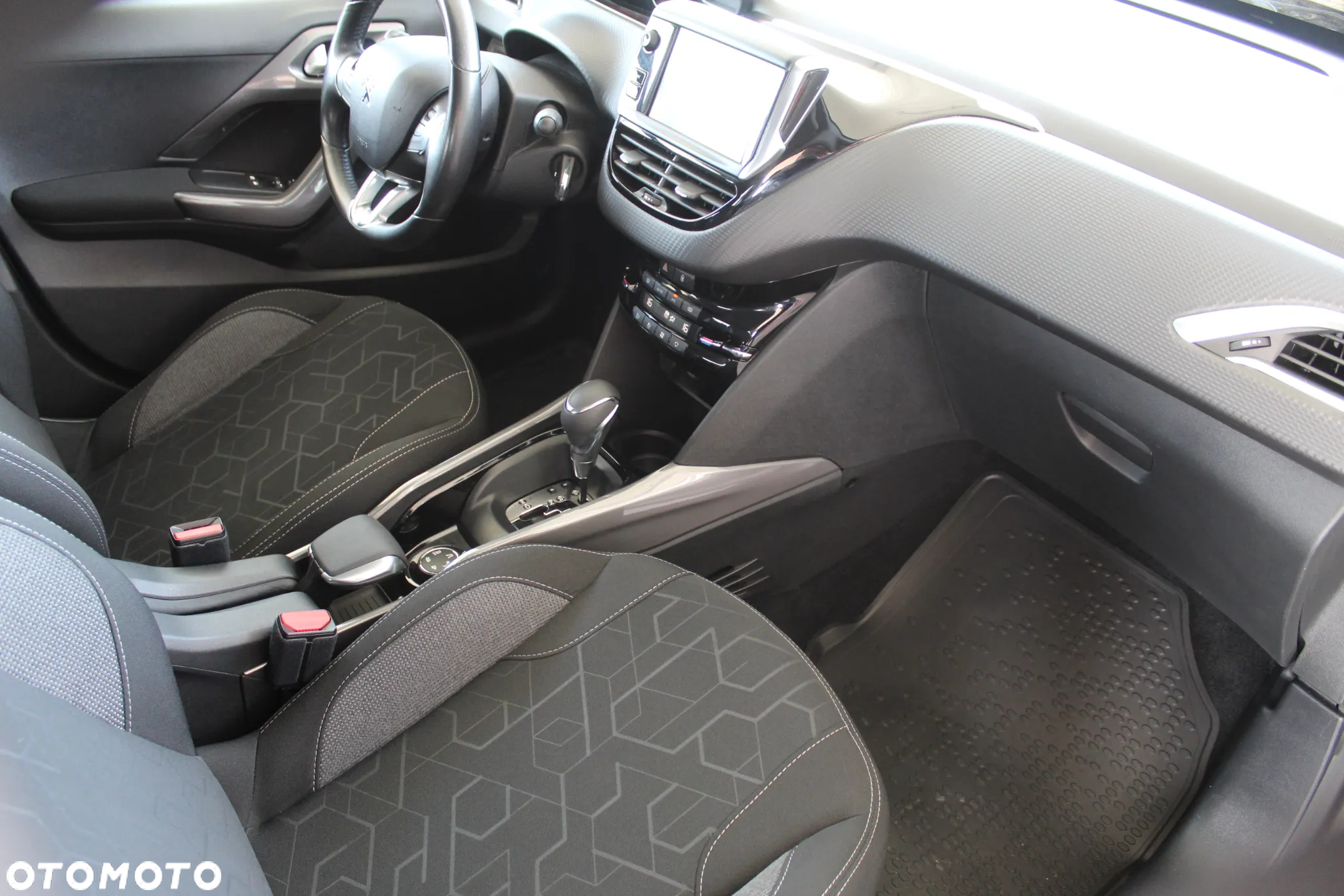 Peugeot 2008 1.2 Pure Tech GPF Style S&S EAT6 - 10