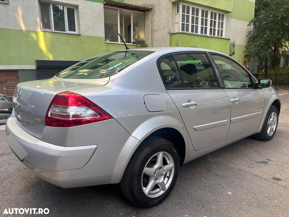 Renault Megane Sedan 1.4 16V Prima - 3