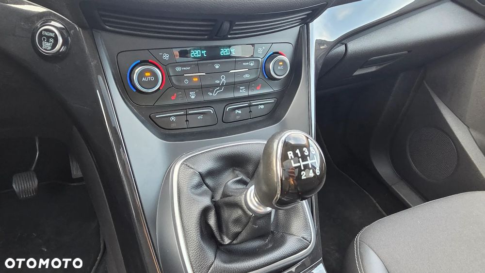 Ford Kuga 1.5 EcoBoost 2x4 Titanium - 24
