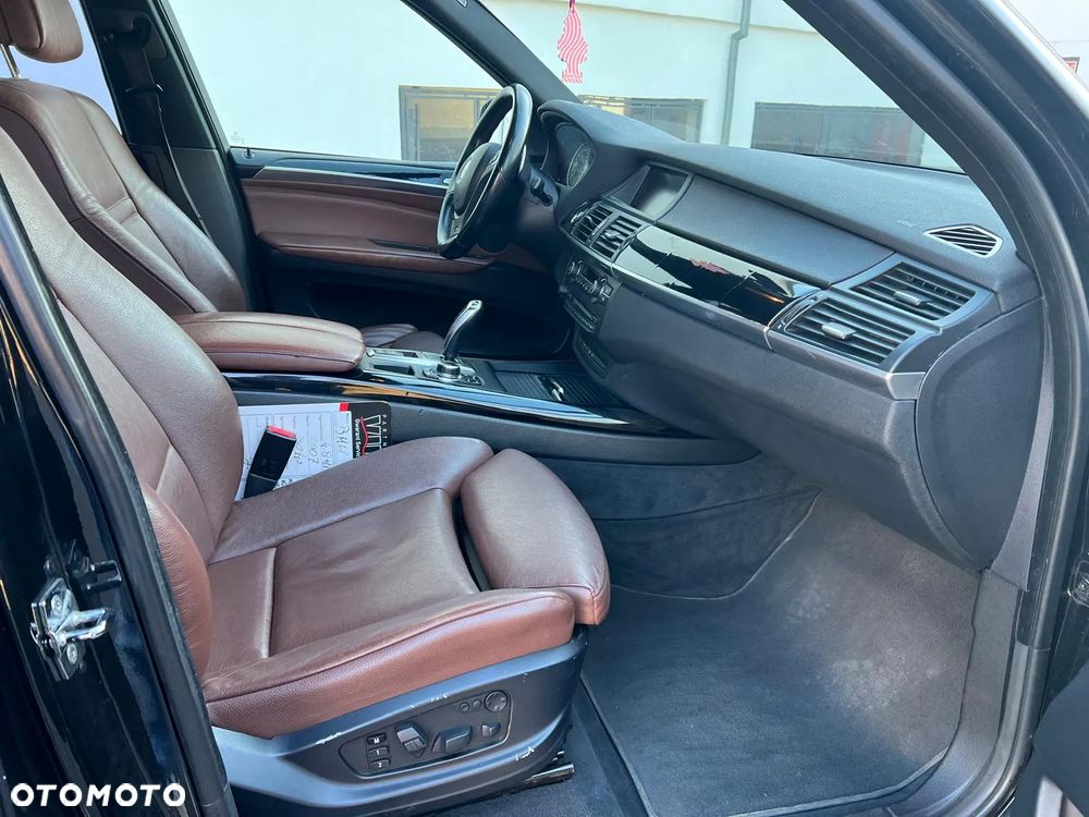 BMW X5 4.8i xDrive - 26