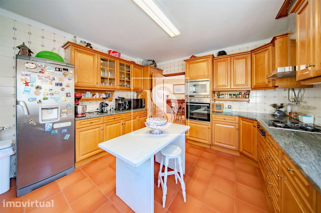 Fátima, Moradia 4 suítes, 4 pisos, piscina semi‑coberta, sauna, - Grande imagem: 2/40