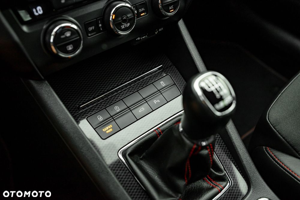 Skoda Octavia 2.0 TSI RS - 27
