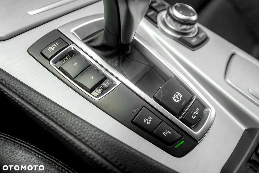 BMW Seria 5 525d xDrive Touring Luxury Line - 35