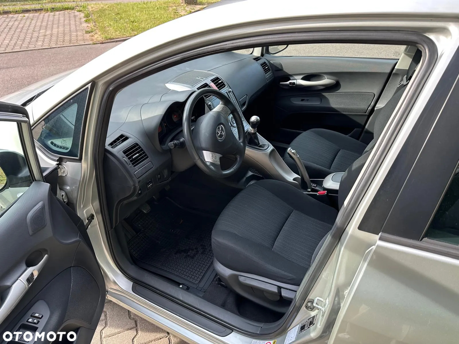 Toyota Auris 1.6 VVT-i Terra Start - 9