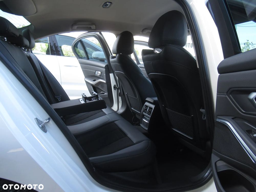 BMW Seria 3 318i Sport Line - 8