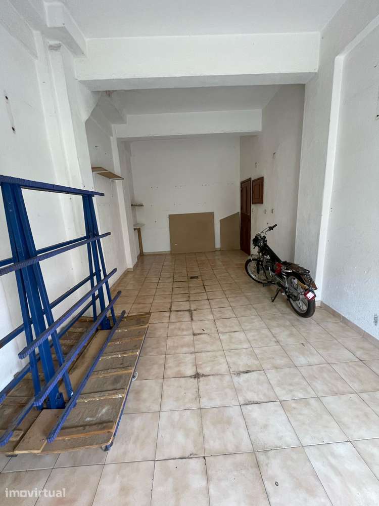 Garagem saída direta para a Rua na Anta de Agualva e Mira Sintra - Grande imagem: 3/6