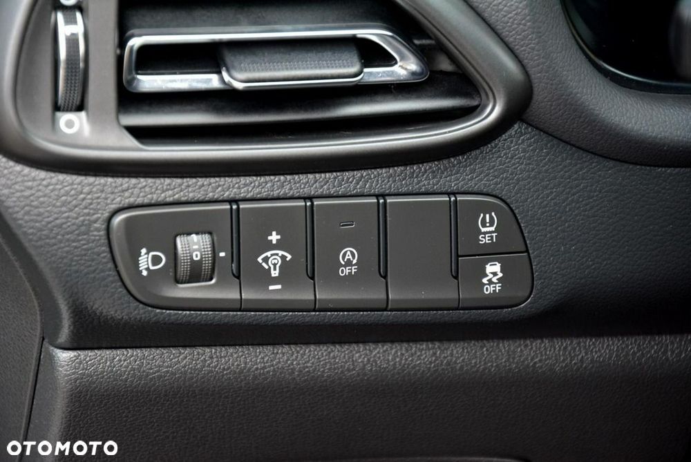 Hyundai i30 1.5 T-GDI 48V-Hybrid DCT Advantage - 35