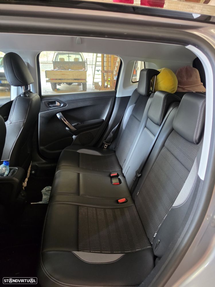 Peugeot 2008 - 8