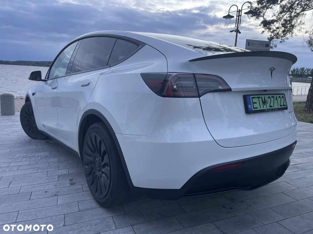 Tesla Model Y Long Range AWD - 2