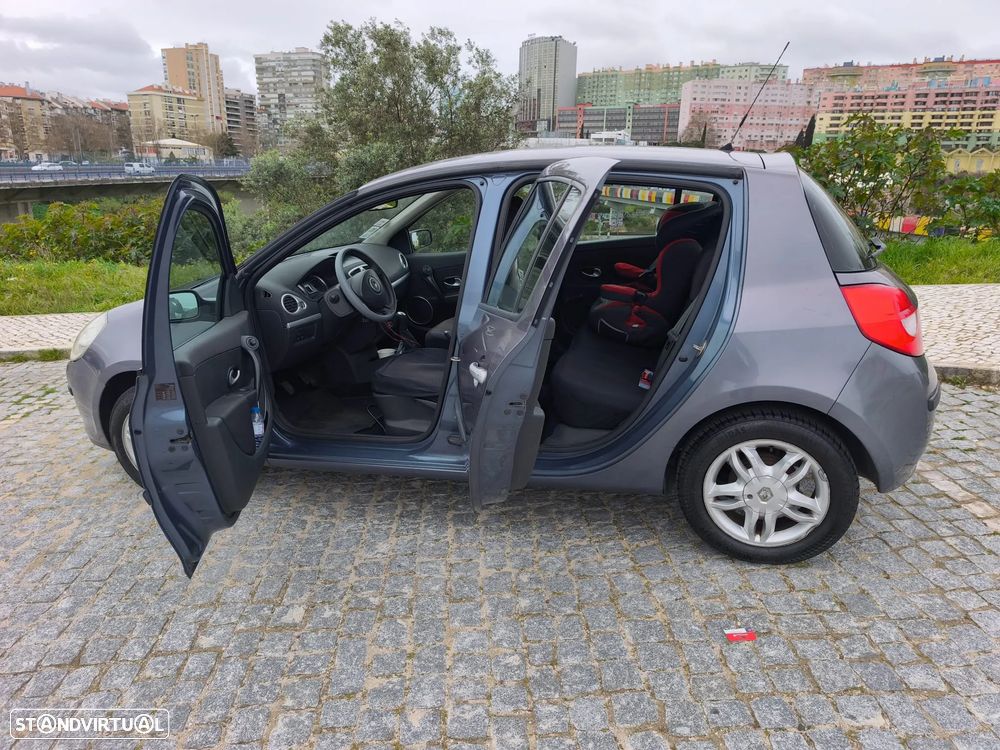 Renault Clio 1.2 16V Confort - 11