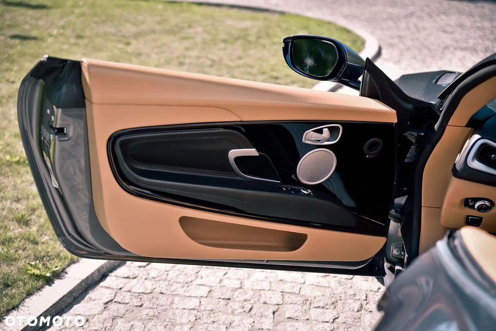 Aston Martin DB11 - 30