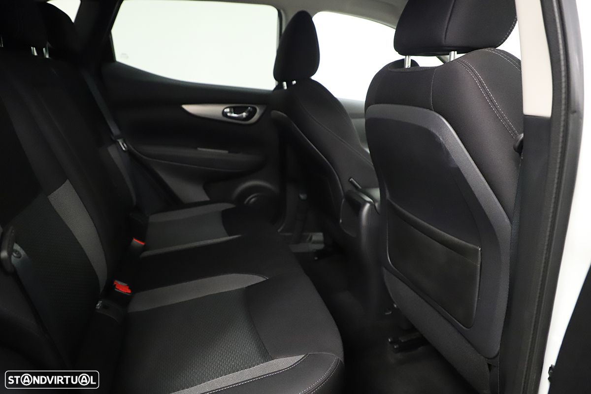 Nissan Qashqai 1.5 dCi N-Connecta - 19