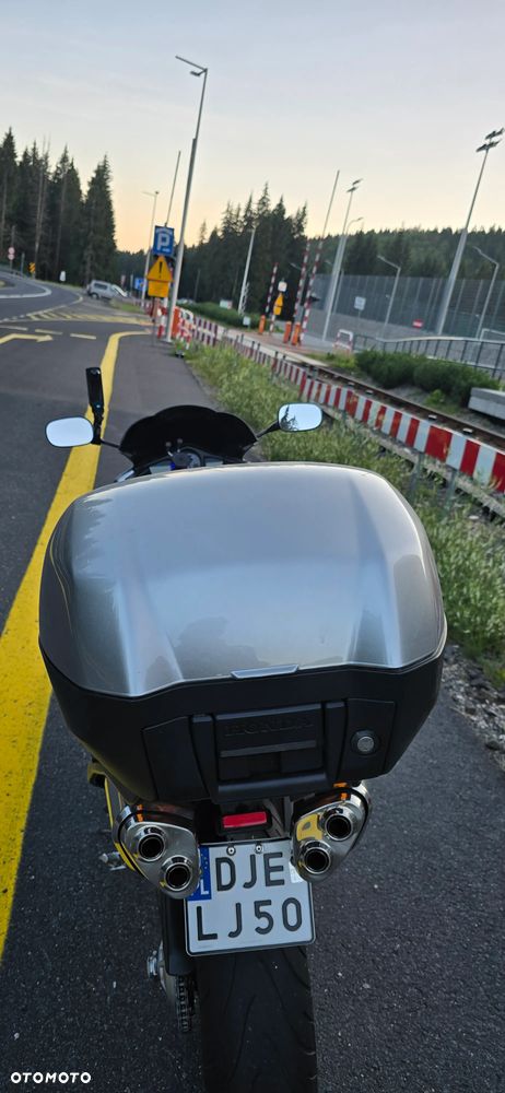 Honda VFR - 6