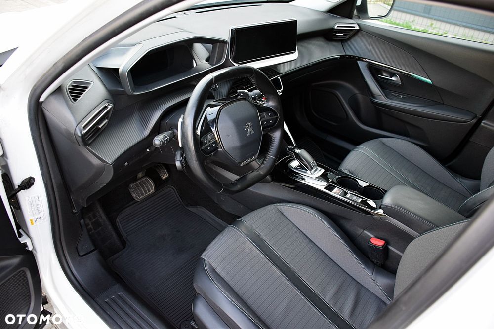 Peugeot 2008 1.5 BlueHDi Allure S&S EAT8 - 9