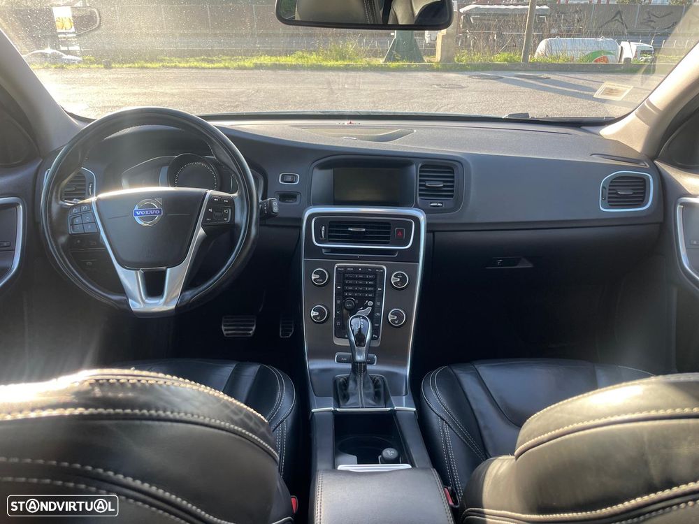 Volvo V60 D6 Twin Engine Geartronic Momentum — fotografia 11