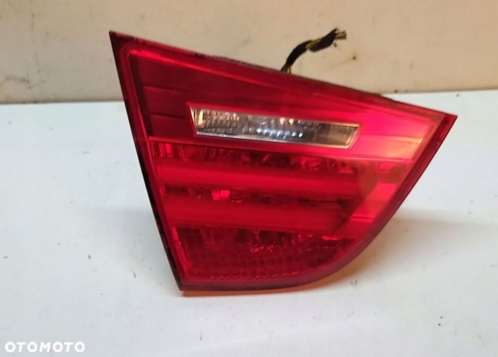 BMW 3 E90 LIFT LAMPA TYŁ LEWA TYLNA Z KLAPY 7289427 - 1