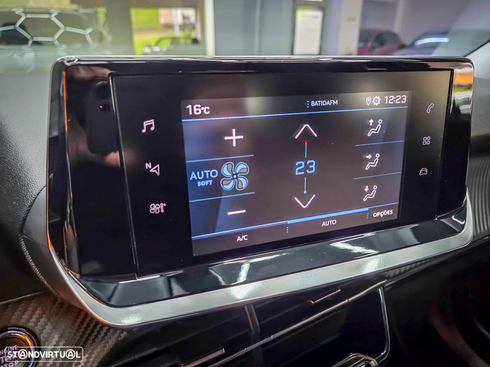 Peugeot 2008 PureTech 130 EAT8 Allure - 31