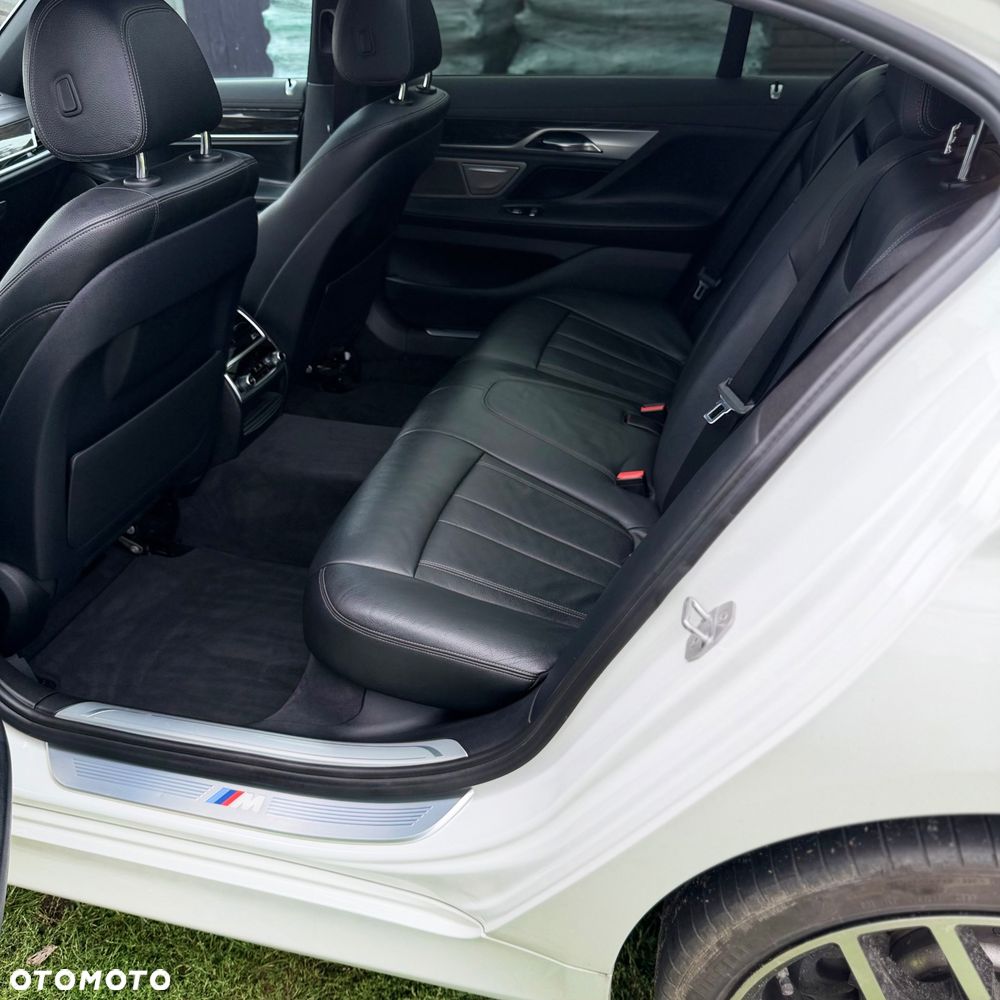 BMW Seria 7 740Li - 21