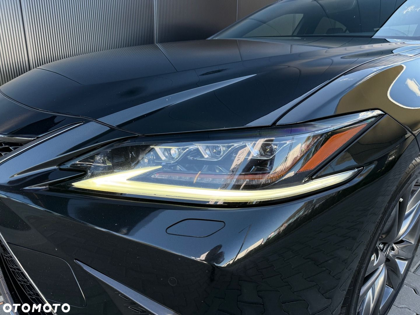 Lexus ES 300h F Sport Edition - 28