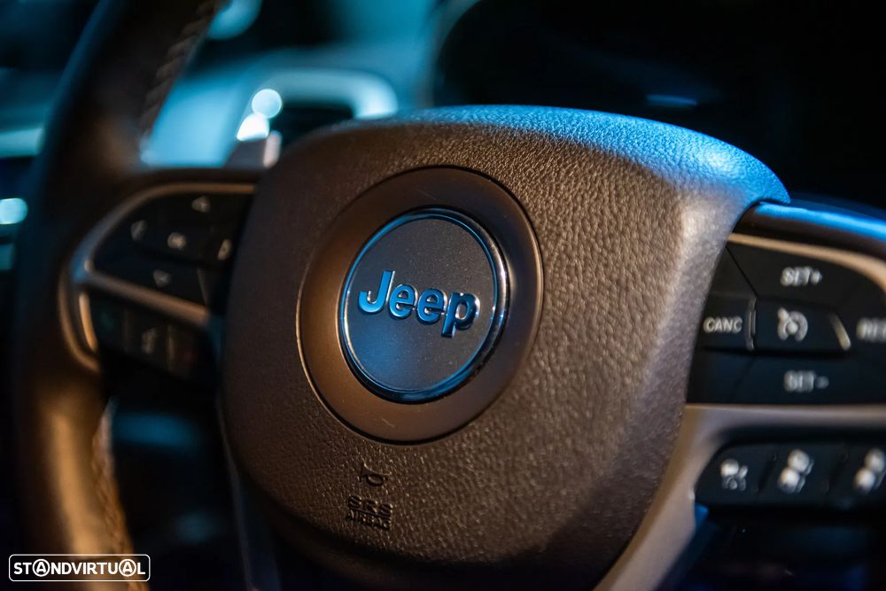 Jeep Grand Cherokee 5.7 V8 HEMI 4WD Auto Summit - 36