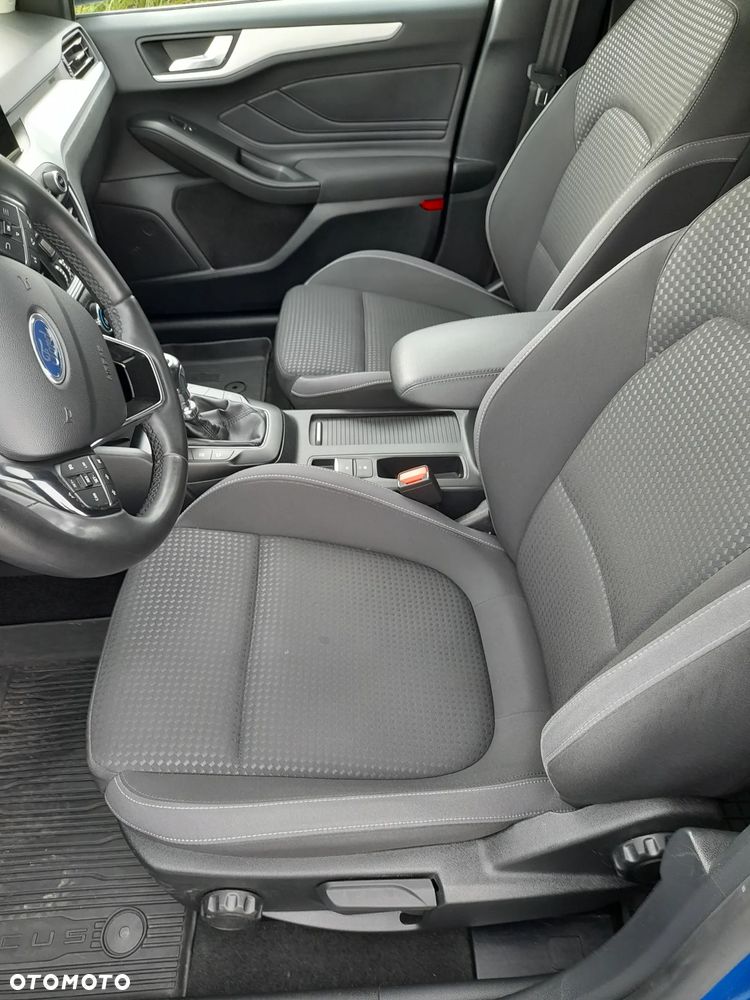 Ford Focus 1.0 EcoBoost Titanium - 11