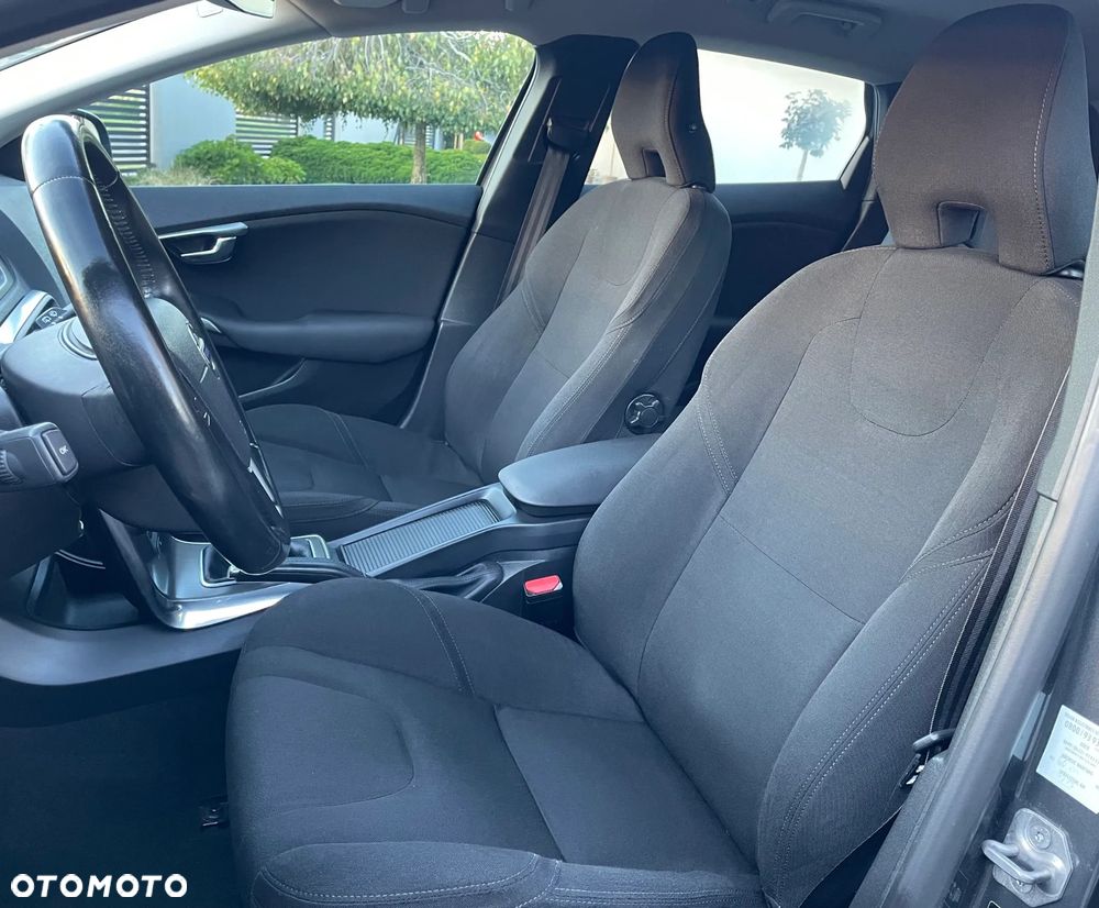 Volvo V40 T2 Momentum - 11