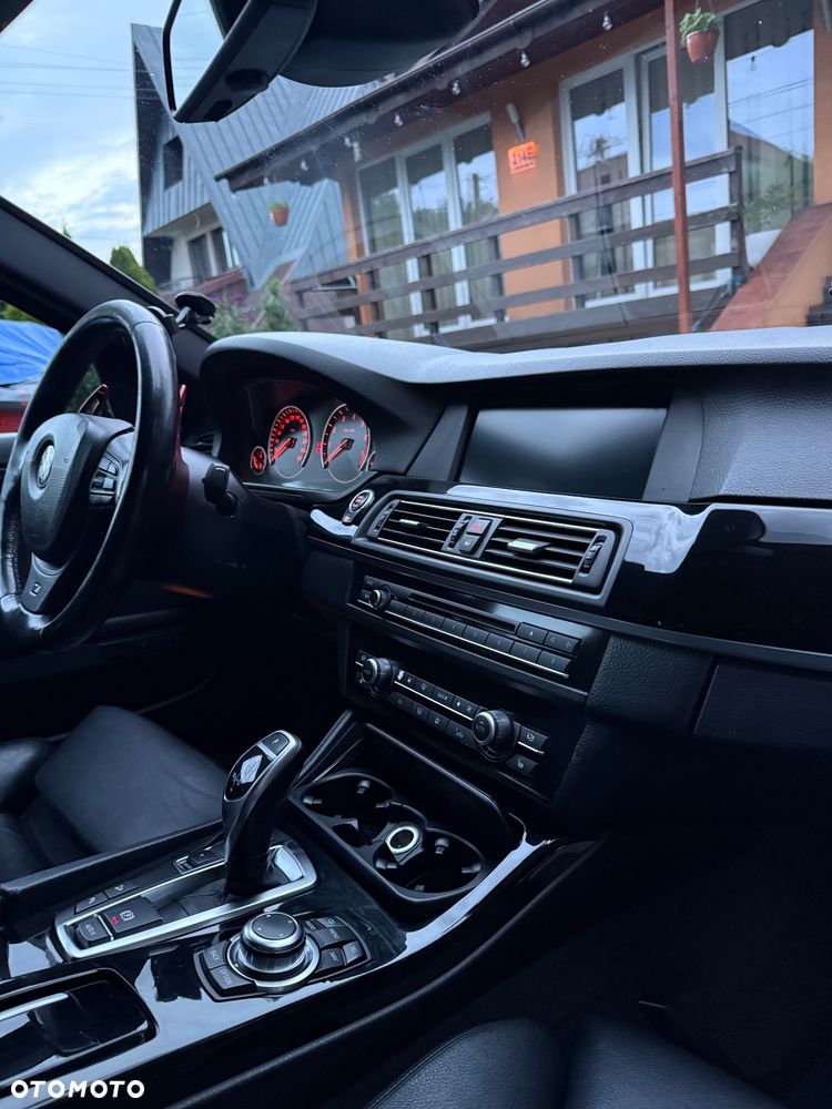 BMW Seria 5 535i xDrive - 28