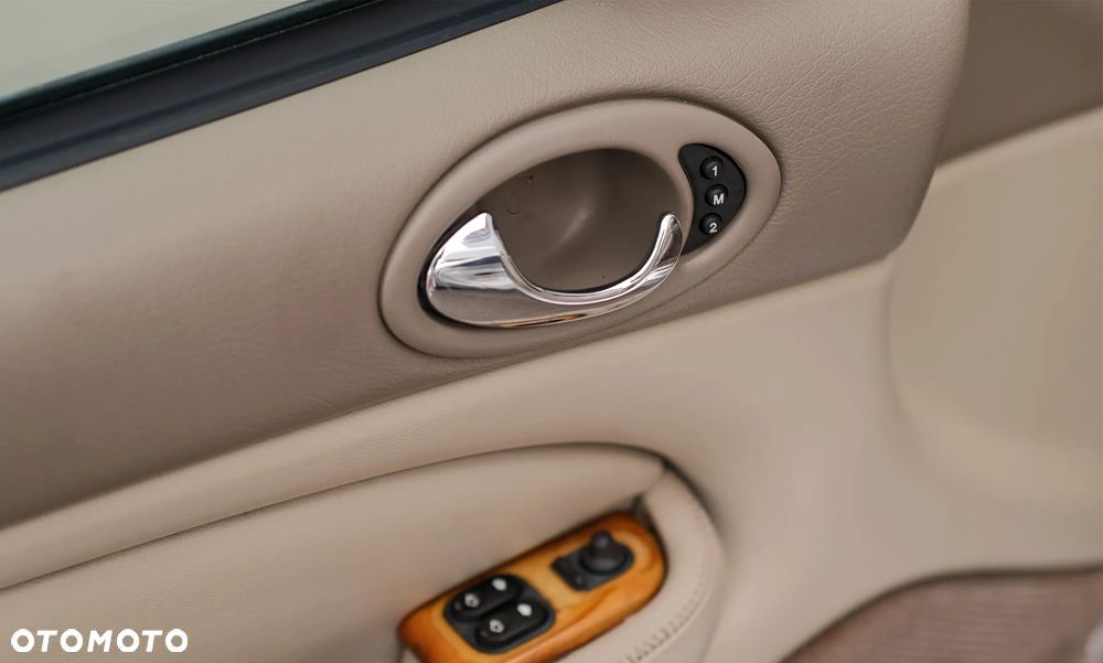 Jaguar XK8 - 23