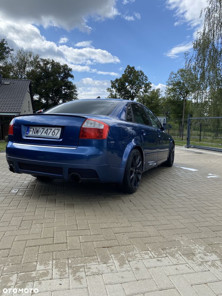 Audi A4 Limousine - 4