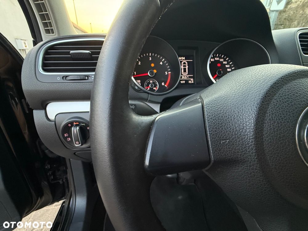 Volkswagen Golf 2.0 TDI DPF BlueMotion Technology Team - 36