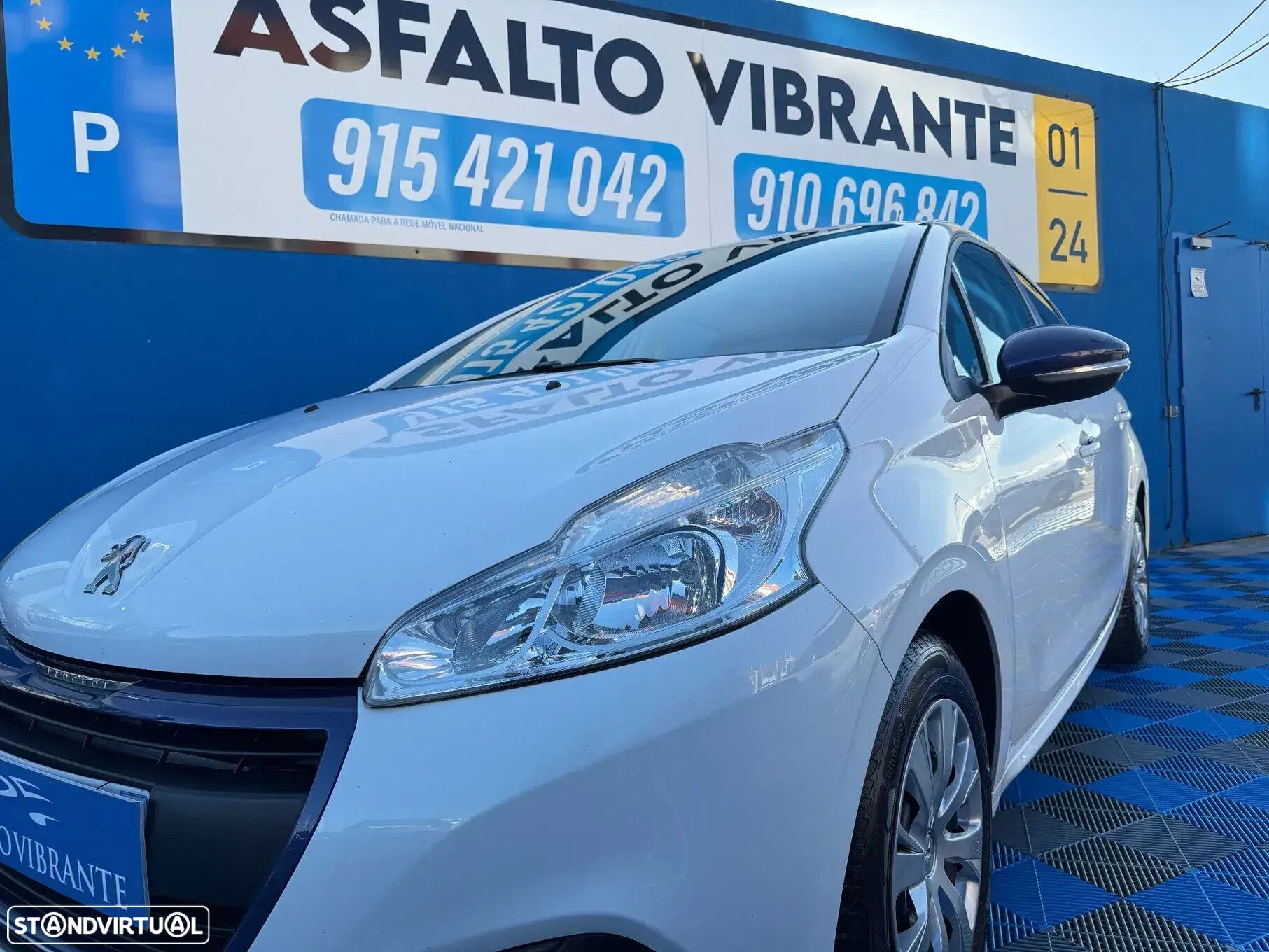 Peugeot 208 - 1