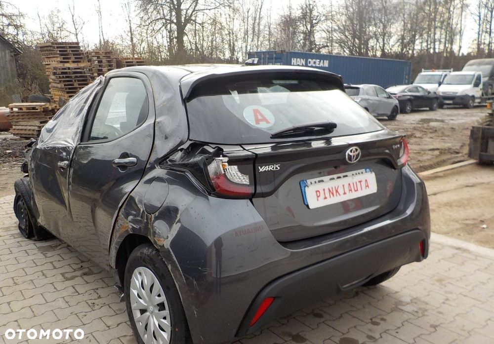 Toyota Yaris - 12