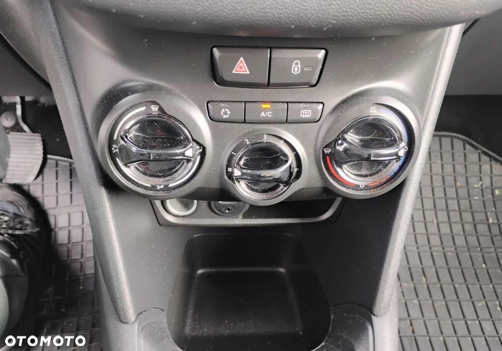 Peugeot 208 - 14