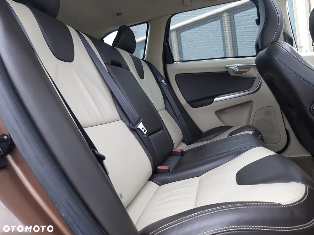 Volvo XC 60 2.4D Summum - 17