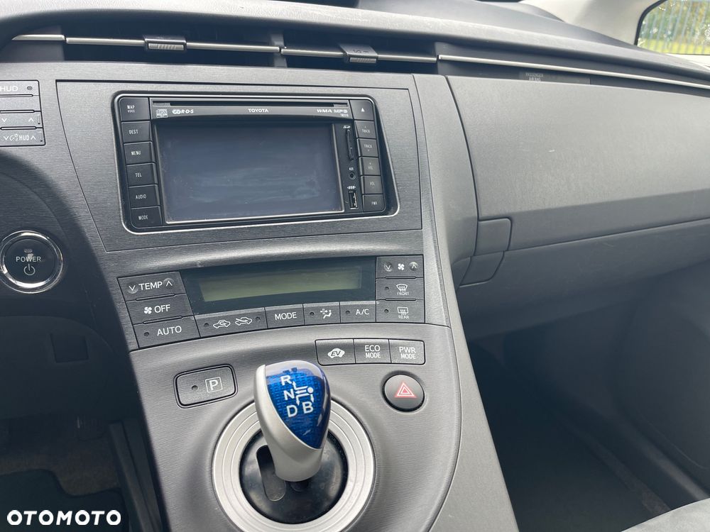 Toyota Prius 1.8 HSD Prestige - 11