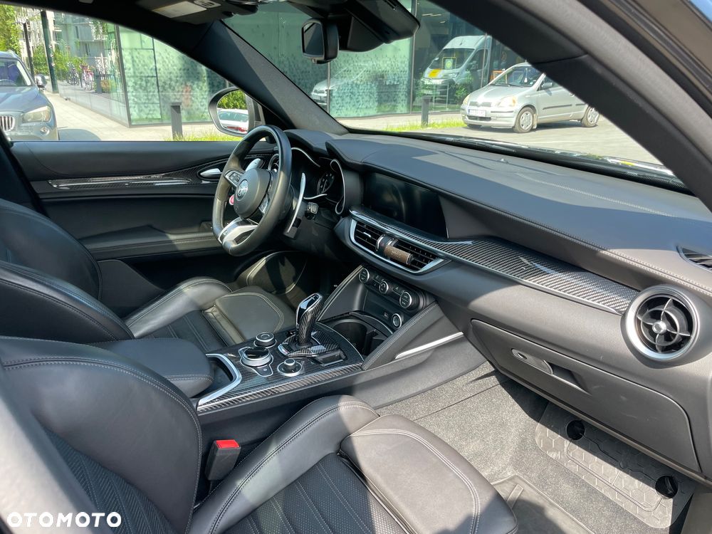 Alfa Romeo Stelvio V6 2.9 Bi-Turbo AT8-Q4 Quadrifoglio - 17