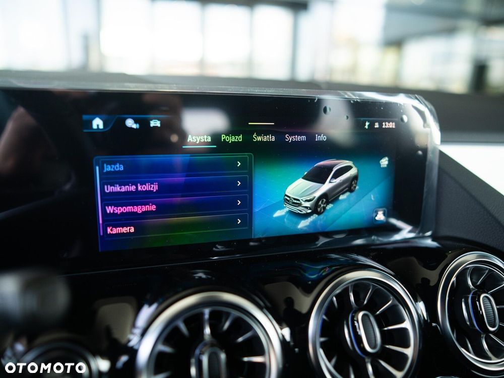 Mercedes-Benz GLA - 24
