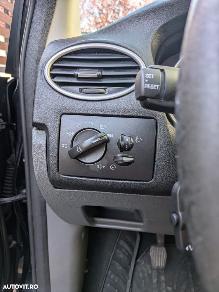 Ford Focus 1.6 TDCI DPF Titanium - 9