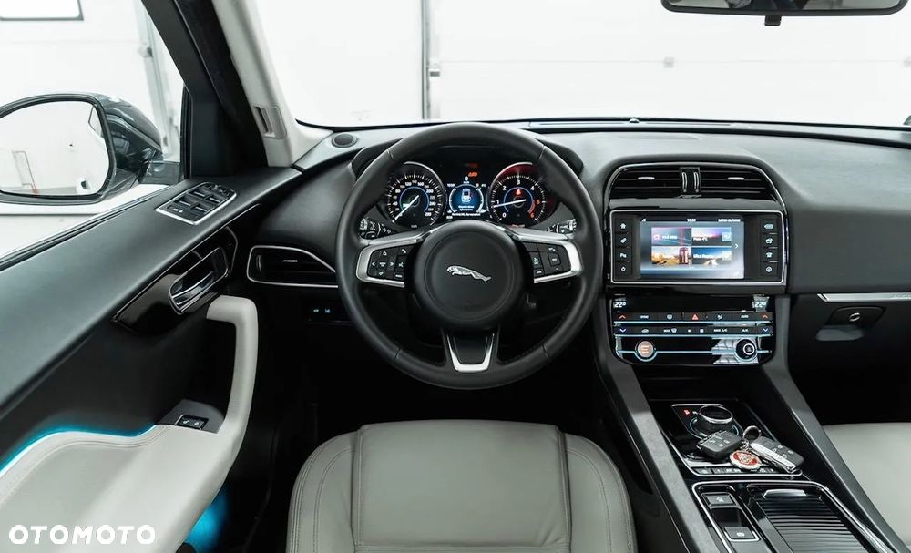 Jaguar F-Pace 2.0 i4D RWD Prestige - 11
