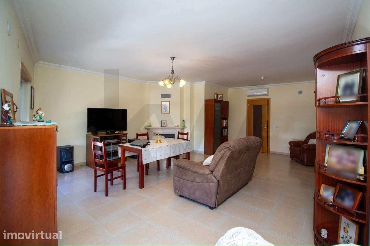 Apartamento T3 em Almeirim: 137m2 Privativos + Garagem Box Fechada com - Grande imagem: 2/26